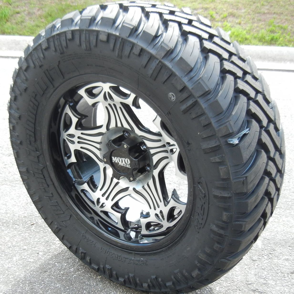 20 Moto Metal 35 Durun Terrain Grabber MT Tire RAM Silverado Sierra