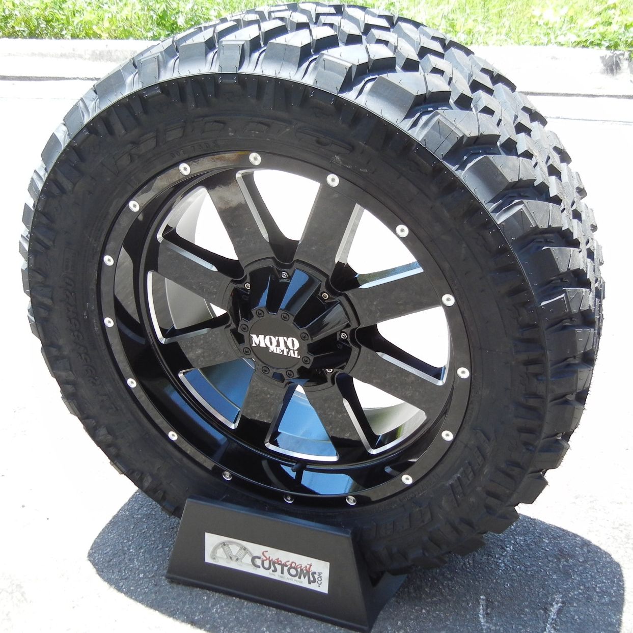 20 Black Moto Metal Wheels Nitto Trail Grappler Tires Silverado 1500