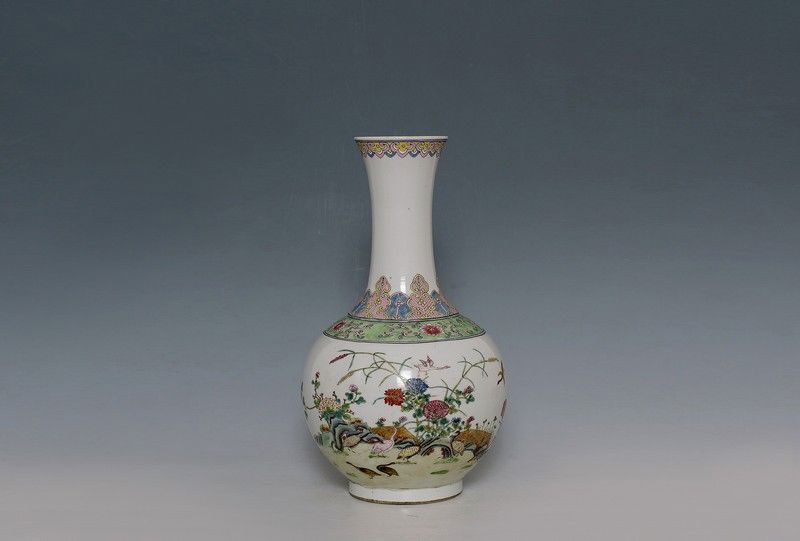 Elaborate Chinese Famille Rose Porcelain 18th C Glazed Large Vase 7161