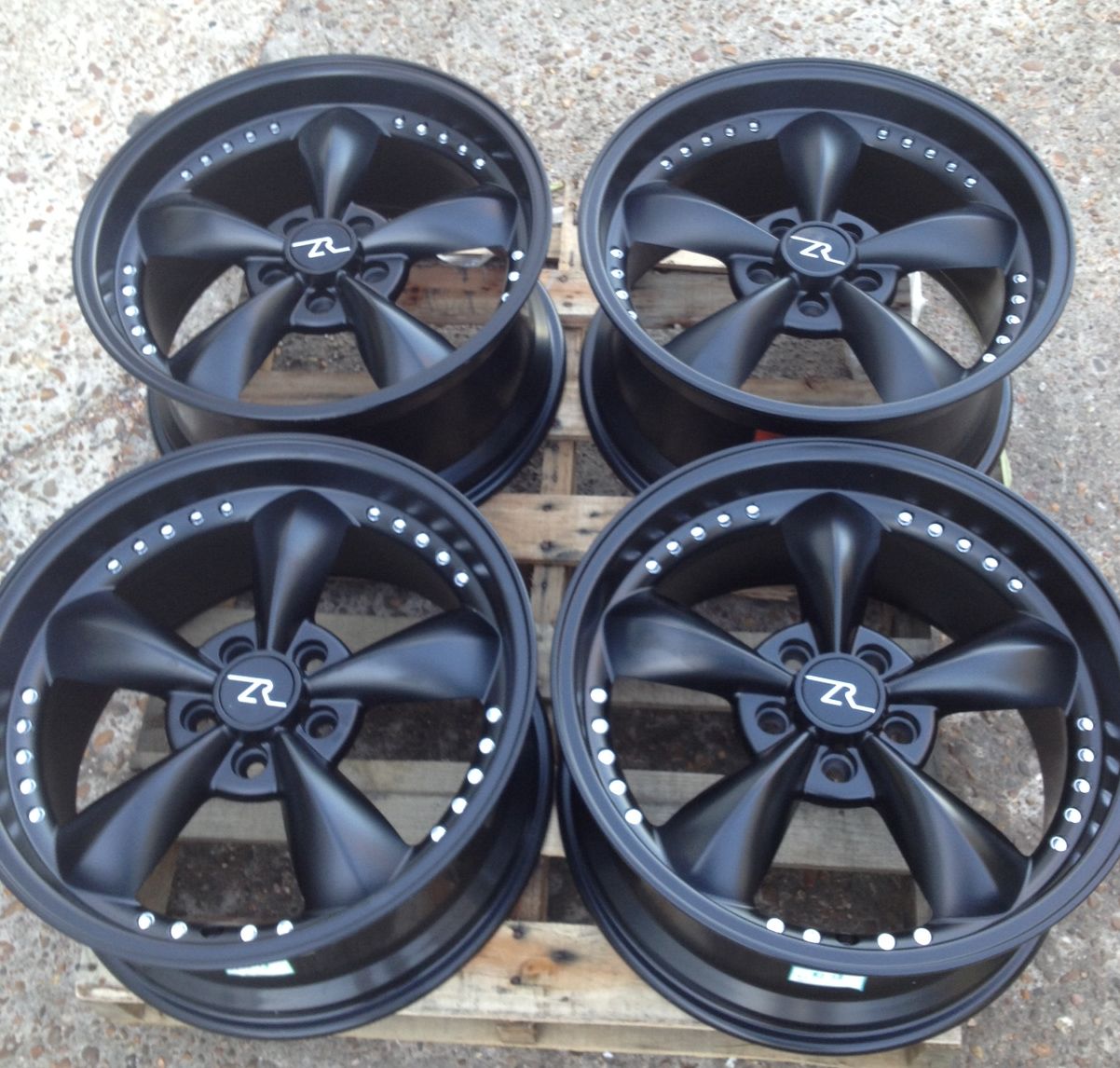 Black Mustang Bullitt Wheels 18x9   18 Deep Dish 18 INCH rims 2005