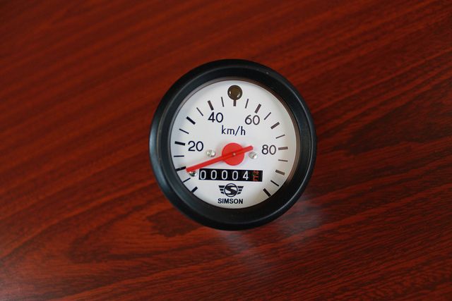 Tachometer ø60mm 100km/h roter Zeiger weißes Ziffernblatt mit SIMSON