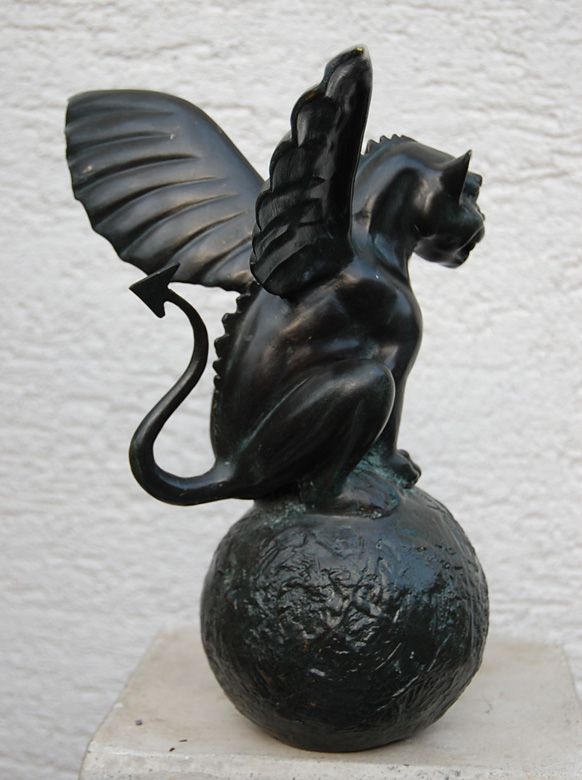 BRONZE SKULPTUR Gargoyle auf Kugel Wasserspeier Neu