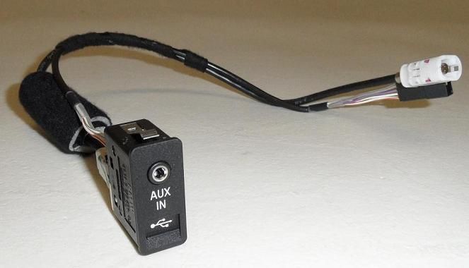 BMW E90 E91 E92 E93 E82 E87 E88 USB AUX IN BUCHSE