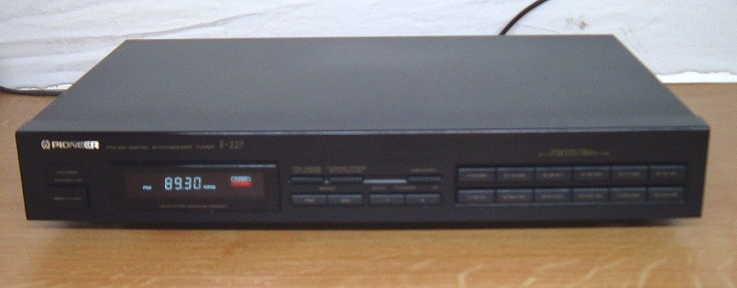 Pioneer F 227 AM/FM Tuner in schwarz