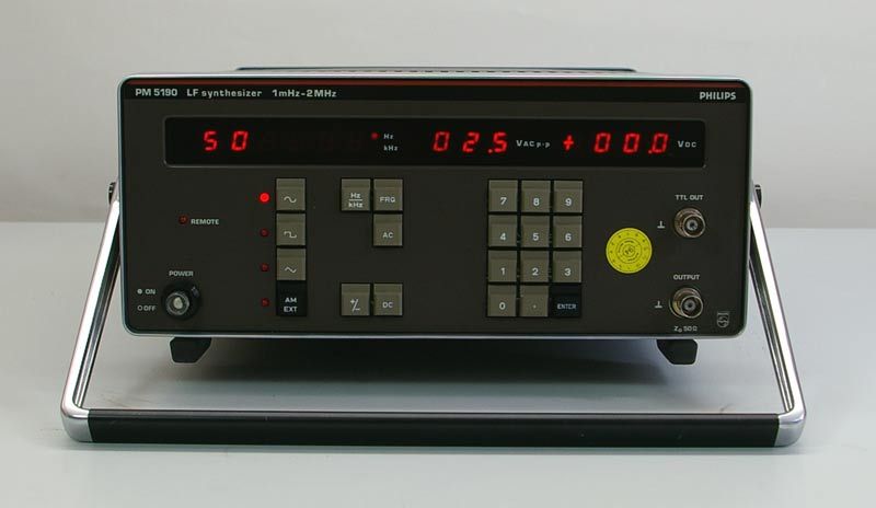 Philips PM5190 Low Frequency Synthesizer 1mHz   2 MHz