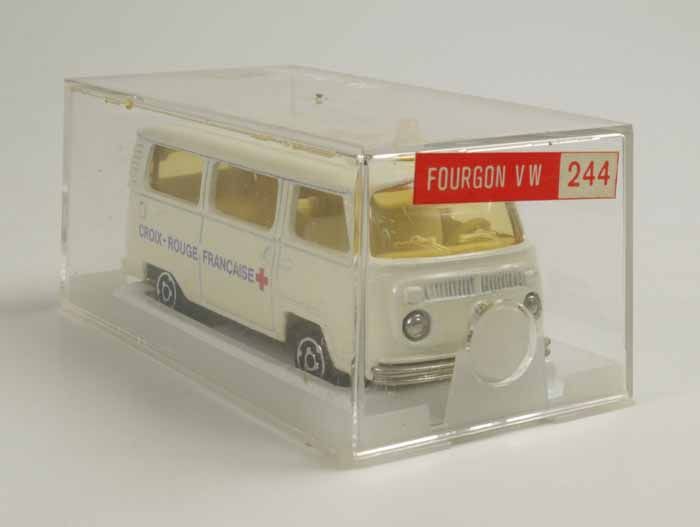 Majorette 244 VW Bus Krankenwagen Fourgon OVP