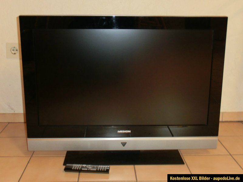 Medion MD30272 81,3 cm (32 Zoll) 3D 720p HD HDTV LCD Flachbild