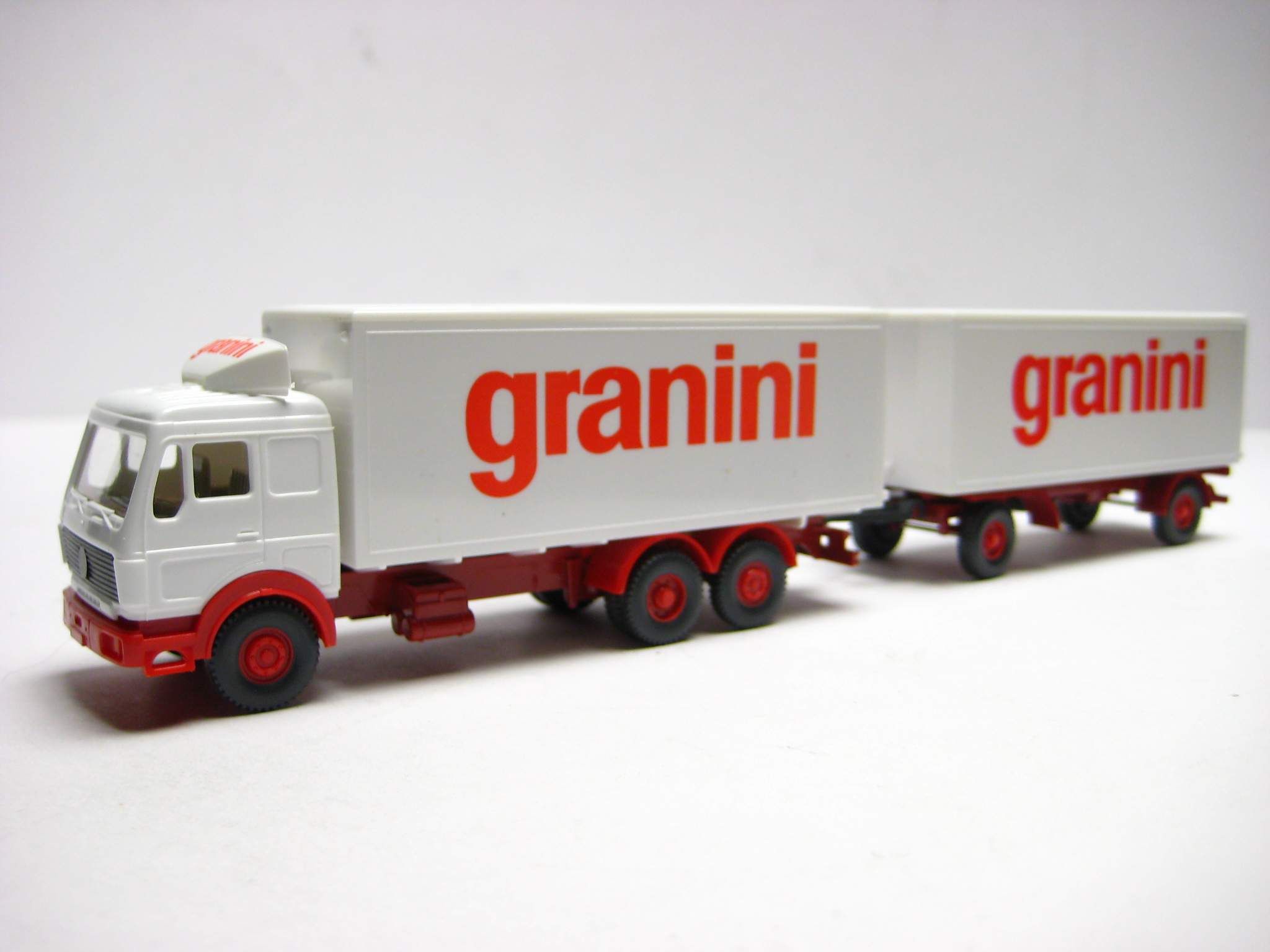 Wiking 457 7 Mercedes 2235 Koffer LZG granini