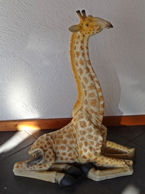 GIRAFFE LIEGEND H 60 CM AFRIKA DEKOFIGUR GARTENFIGUR AUßENFIGUR NEU