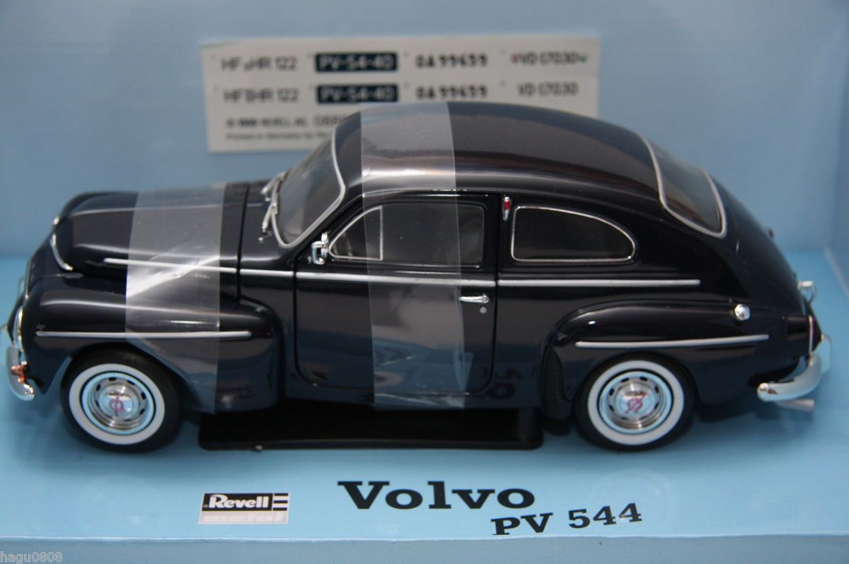 Volvo Buckelvolvo PV 544 schwarzblau Revell 118 OVP