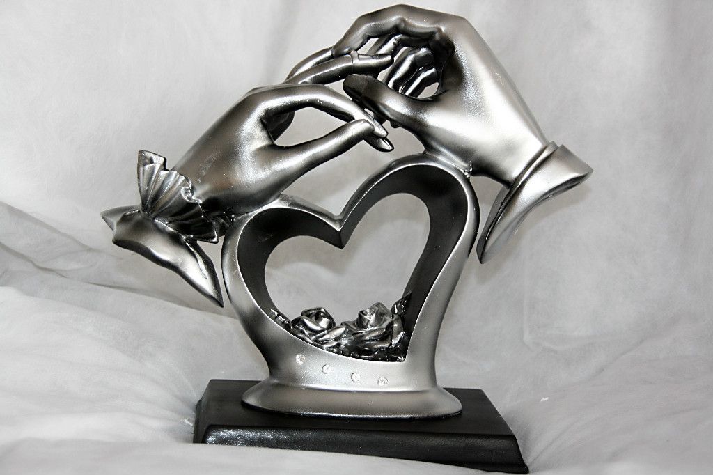 Zwei Hände, Ringe, Symbol der Treue Hochzeit, Liebe Silber 26x24 cm