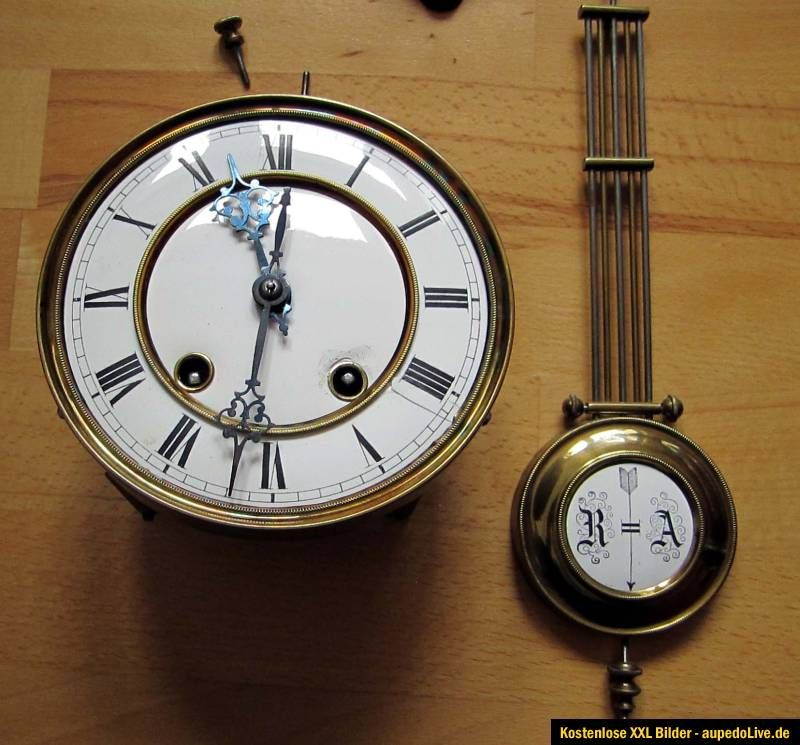 Alte Wanduhr Regulator mit Schlagwerk