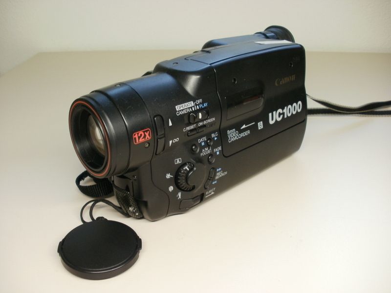 CANON UC1000 8mm VIDEO CAMCORDER 12x KAMERA BP 711 AKKU