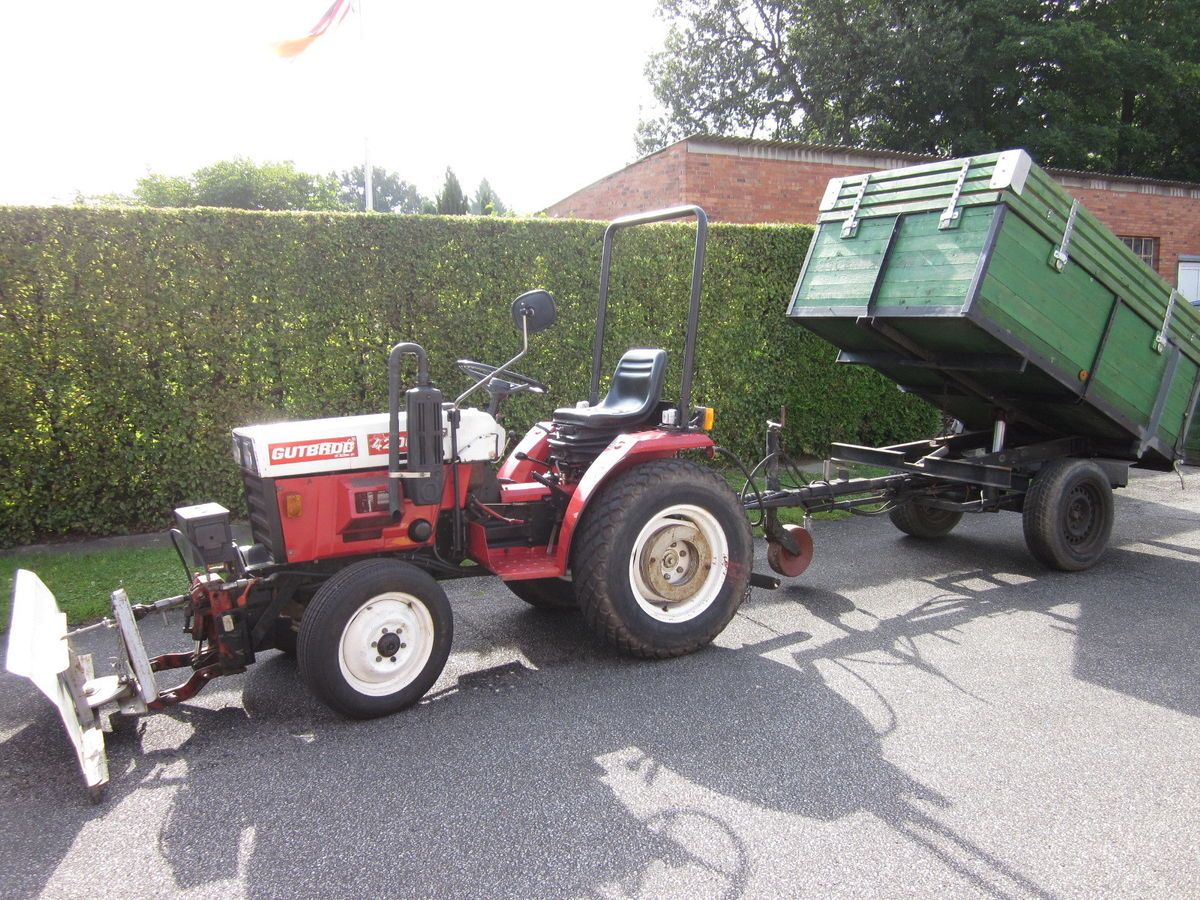 Gutbrod 4200 mit Schneeschild Maehwerk Anhaenger mit Kipphydraulik