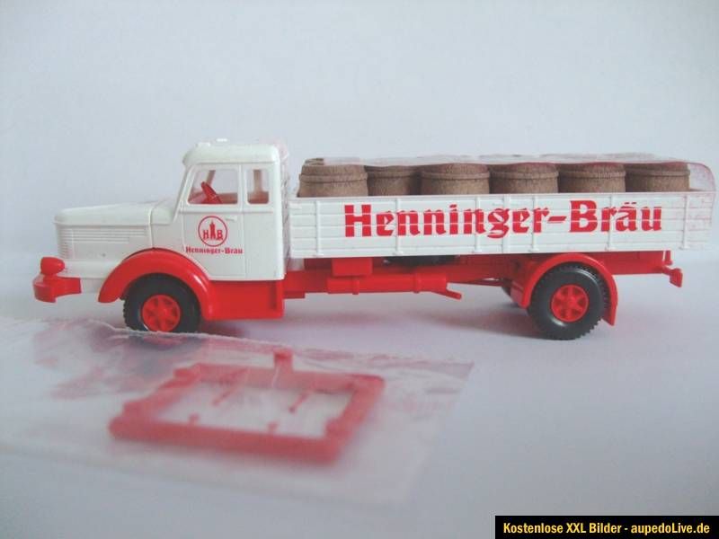 Wiking Krupp Titan Lkw mit Holzfässern Henninger Bräu 187 H0 PMS