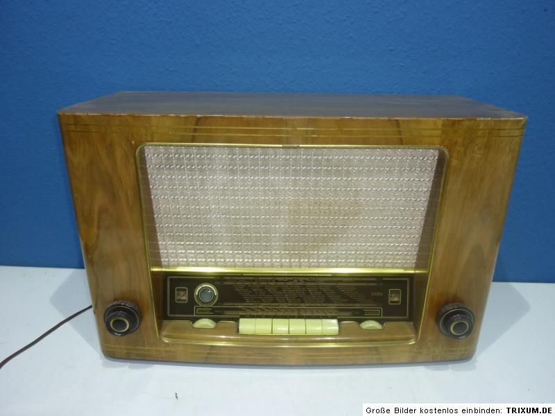 Das Radio wiegt ca. 16kg. Der Versand incl. Verpackungsmaterial kostet